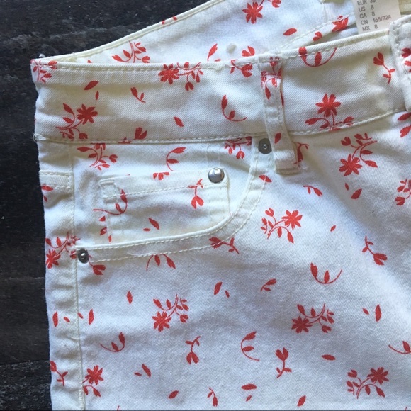 H&M Cream Red Floral Print Twill Slim Ankle Pants - Picture 4 of 5